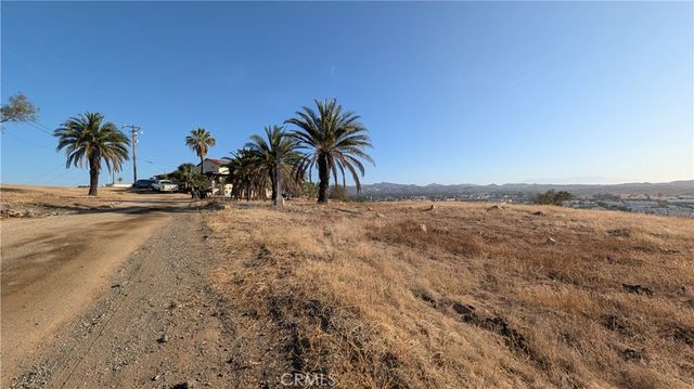 1 Hill Avenue, Lake Elsinore, CA 92530