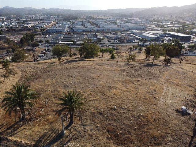 1 Hill Avenue, Lake Elsinore, CA 92530