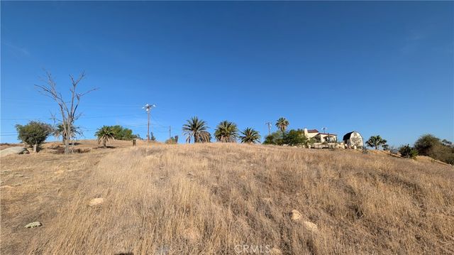 1 Hill Avenue, Lake Elsinore, CA 92530