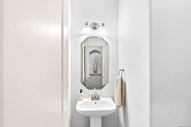 24734 Glass Canyon, San Antonio, TX 78260