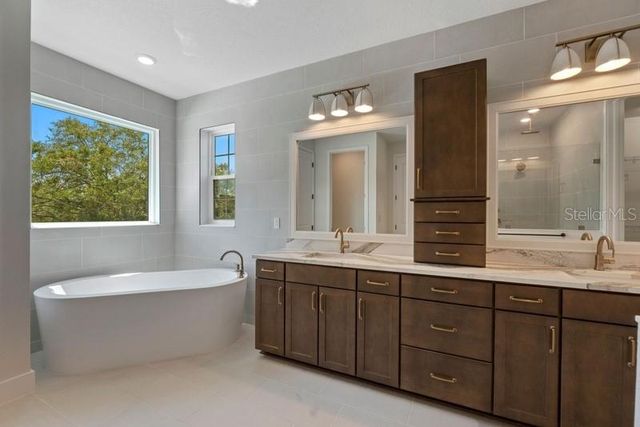 3601 E TAMPA CIRCLE, Tampa, FL 33629