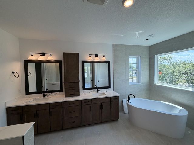 3601 E TAMPA CIRCLE, Tampa, FL 33629