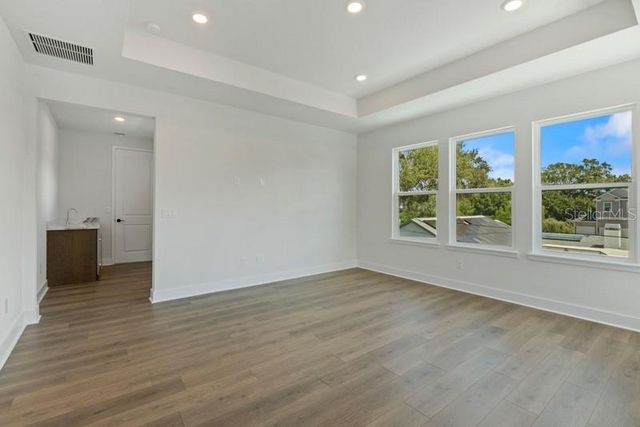 3601 E TAMPA CIRCLE, Tampa, FL 33629