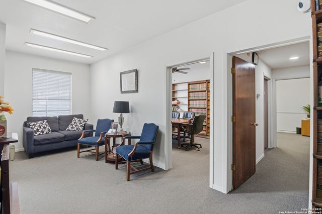 113 W Gonzales, Seguin, TX 78155