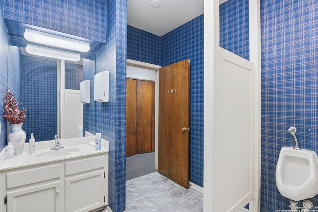 113 W Gonzales, Seguin, TX 78155