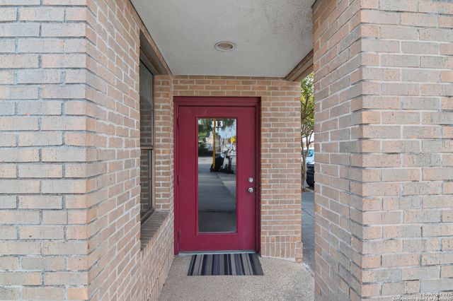 113 W Gonzales, Seguin, TX 78155