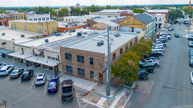 113 W Gonzales, Seguin, TX 78155