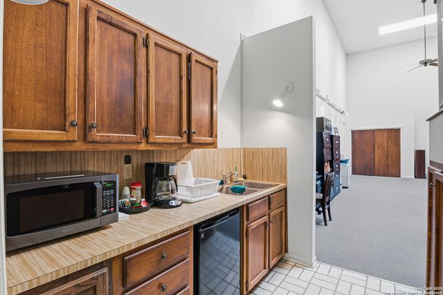 113 W Gonzales, Seguin, TX 78155