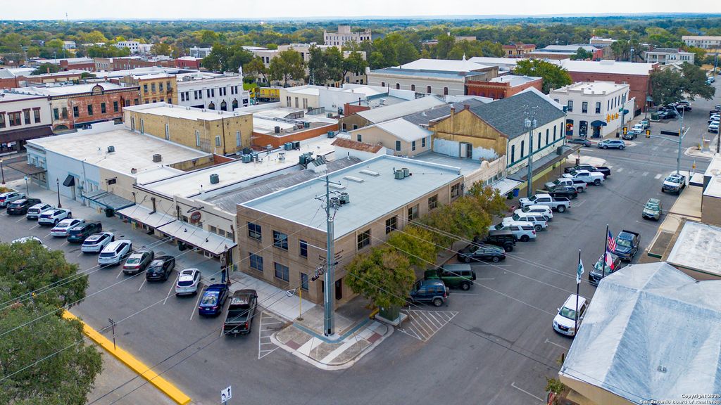 113 W Gonzales, Seguin, TX 78155