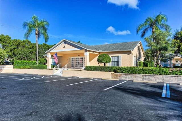 774 Wiggins Lake DR 106, Naples, FL 34110