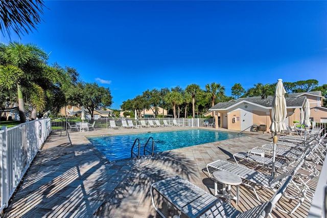 774 Wiggins Lake DR 106, Naples, FL 34110
