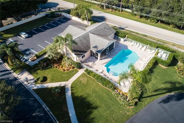 774 Wiggins Lake DR 106, Naples, FL 34110