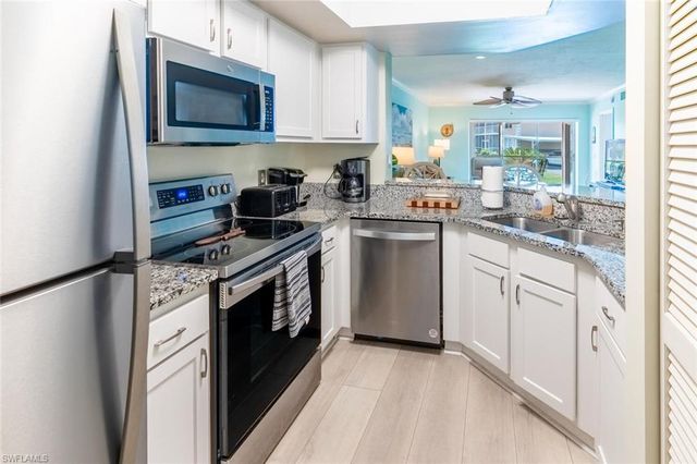 774 Wiggins Lake DR 106, Naples, FL 34110