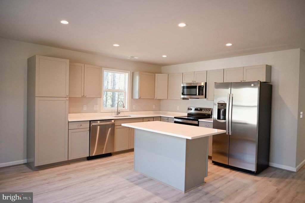 86 WOODBINE DR, Colonial Beach, VA 22443