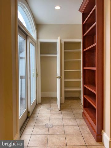 556 SAINT DAVIDS AVE, Wayne, PA 19087