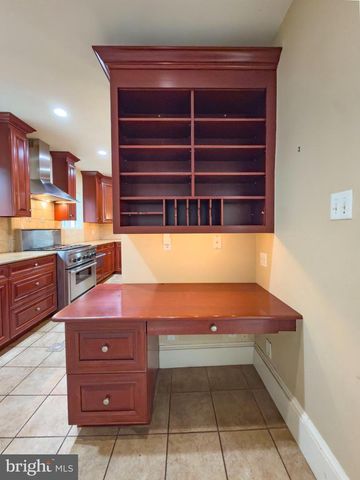 556 SAINT DAVIDS AVE, Wayne, PA 19087