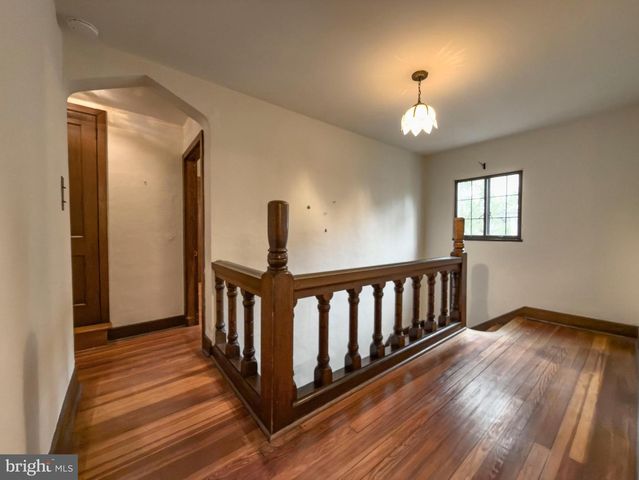 556 SAINT DAVIDS AVE, Wayne, PA 19087
