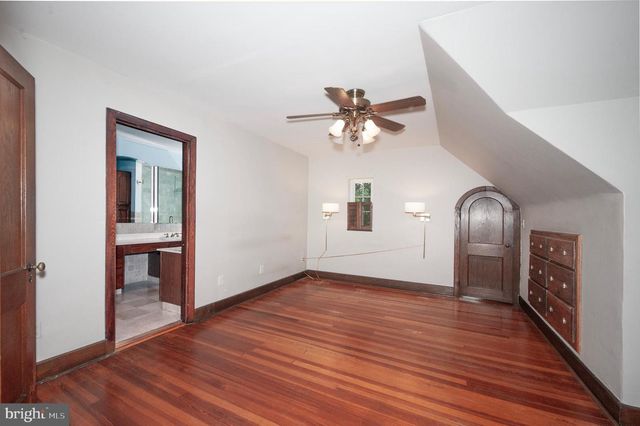 556 SAINT DAVIDS AVE, Wayne, PA 19087