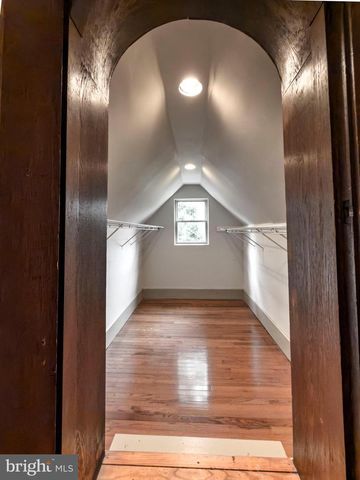 556 SAINT DAVIDS AVE, Wayne, PA 19087
