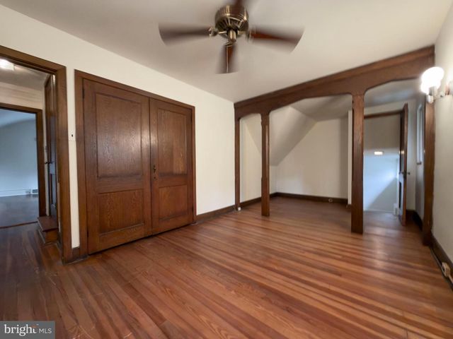 556 SAINT DAVIDS AVE, Wayne, PA 19087