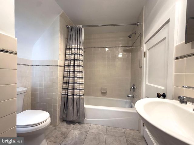 556 SAINT DAVIDS AVE, Wayne, PA 19087