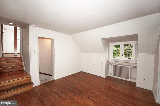 556 SAINT DAVIDS AVE, Wayne, PA 19087