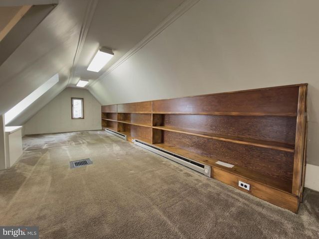 556 SAINT DAVIDS AVE, Wayne, PA 19087