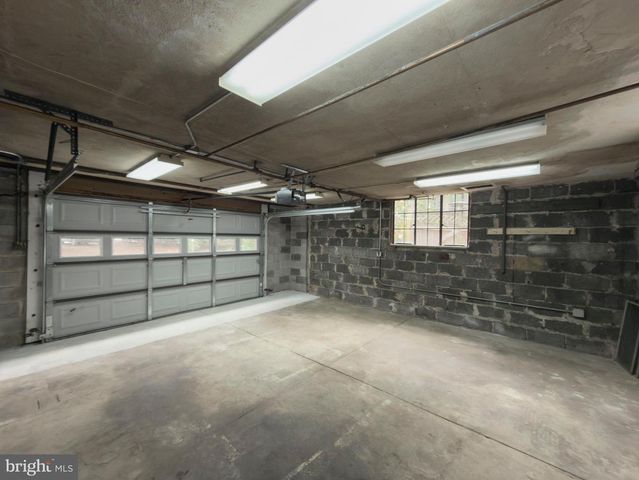 556 SAINT DAVIDS AVE, Wayne, PA 19087