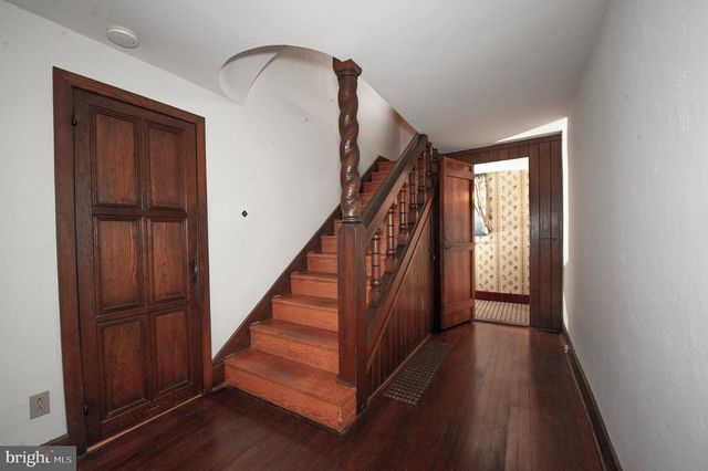 556 SAINT DAVIDS AVE, Wayne, PA 19087