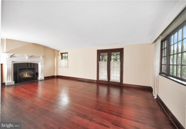 556 SAINT DAVIDS AVE, Wayne, PA 19087