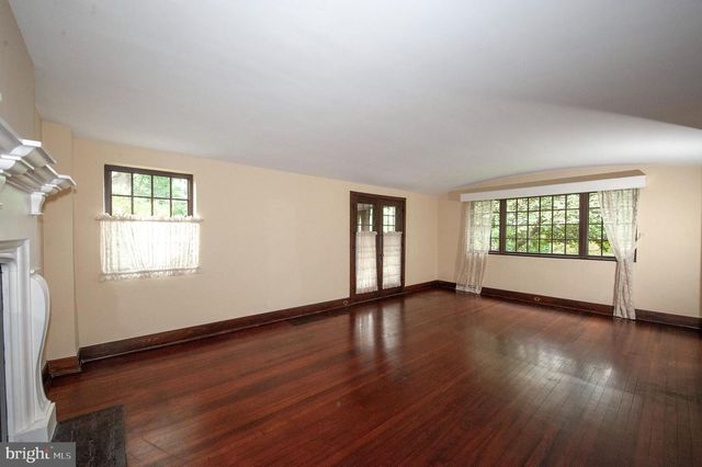 556 SAINT DAVIDS AVE, Wayne, PA 19087