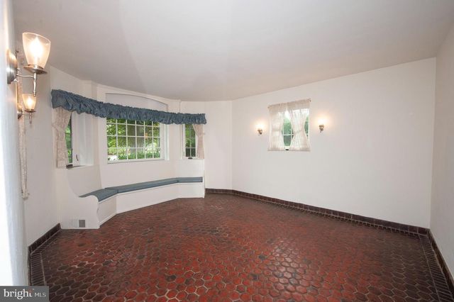 556 SAINT DAVIDS AVE, Wayne, PA 19087