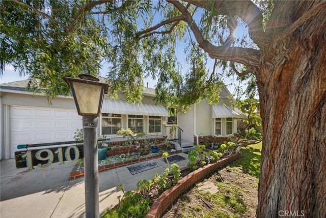 1910 N Rose Street, Burbank, CA 91505