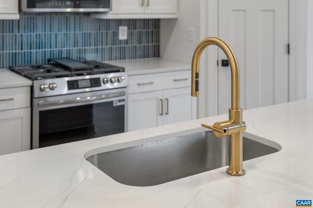 321 SPRINGDALE RD, Waynesboro, VA 22980