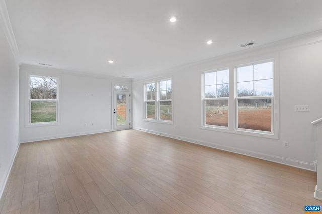 321 SPRINGDALE RD, Waynesboro, VA 22980