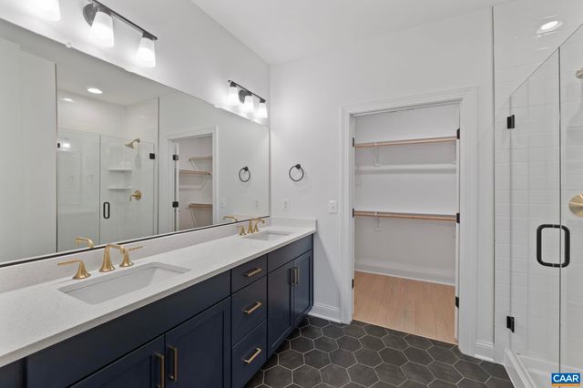 321 SPRINGDALE RD, Waynesboro, VA 22980