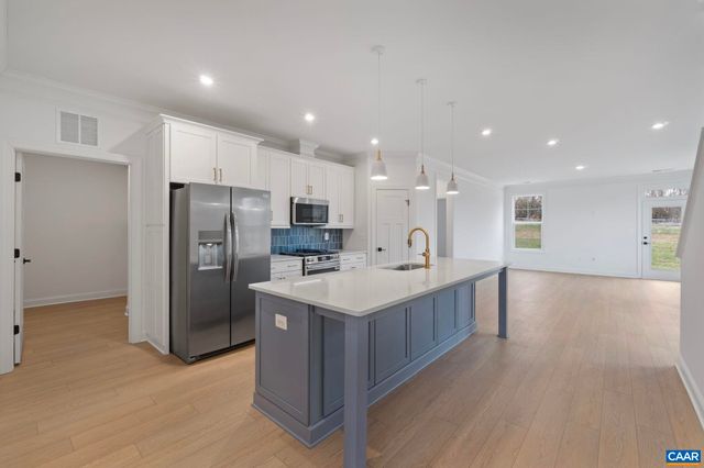 321 SPRINGDALE RD, Waynesboro, VA 22980