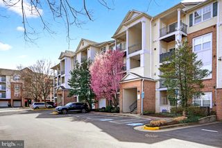 12144 GARDEN GROVE CIR #301, Fairfax, VA 22030