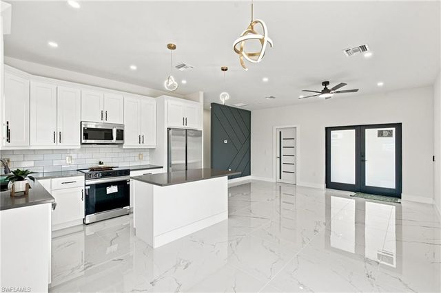 2818 13th ST SW, Lehigh Acres, FL 33976