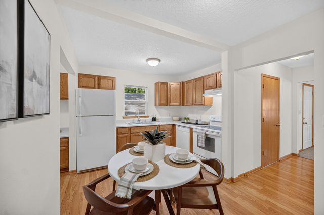 1405 E 37th Street, Des Moines, IA 50317