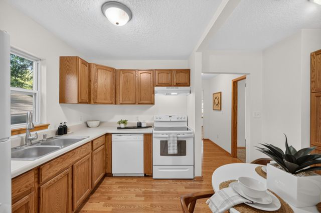 1405 E 37th Street, Des Moines, IA 50317