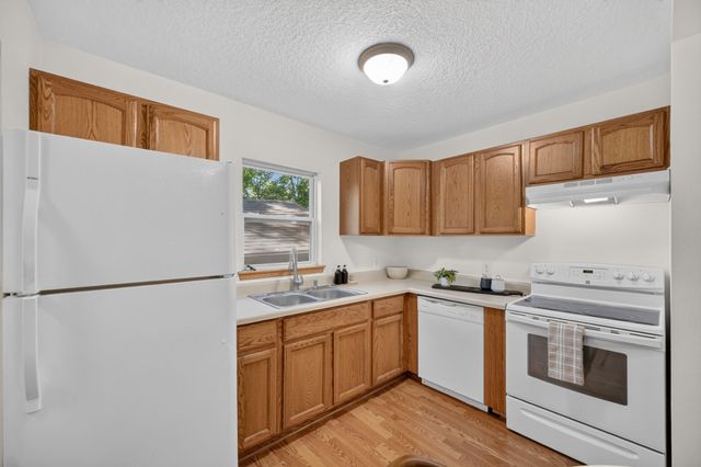 1405 E 37th Street, Des Moines, IA 50317