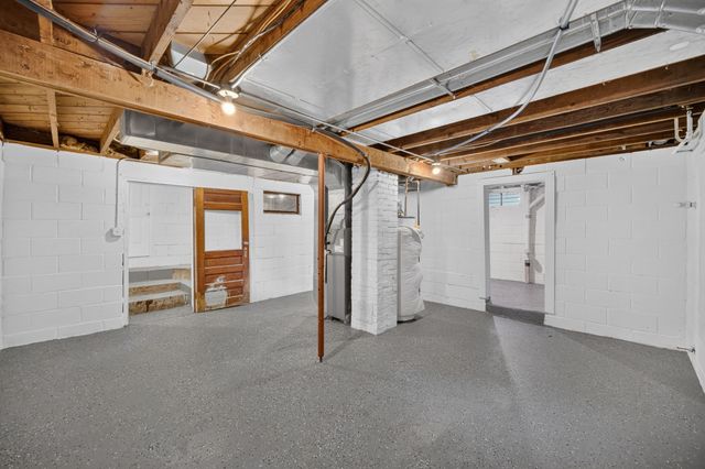 1405 E 37th Street, Des Moines, IA 50317