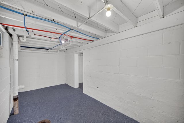 1405 E 37th Street, Des Moines, IA 50317