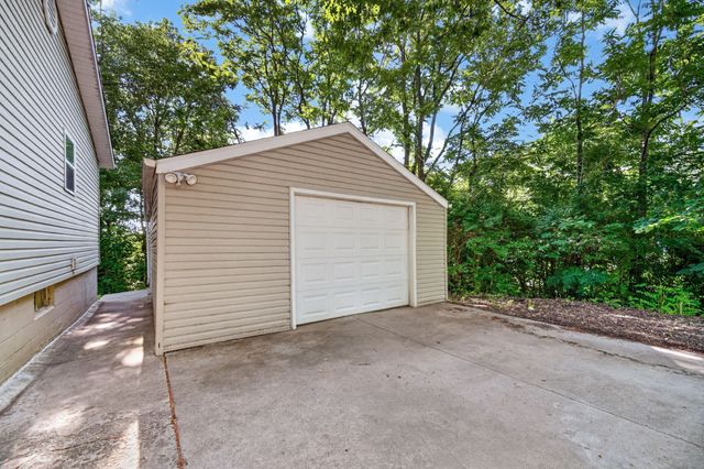 1405 E 37th Street, Des Moines, IA 50317