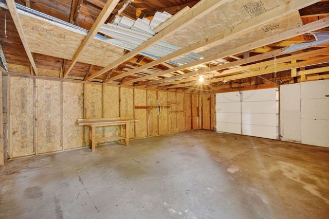 1405 E 37th Street, Des Moines, IA 50317