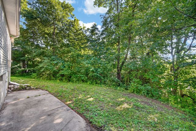 1405 E 37th Street, Des Moines, IA 50317