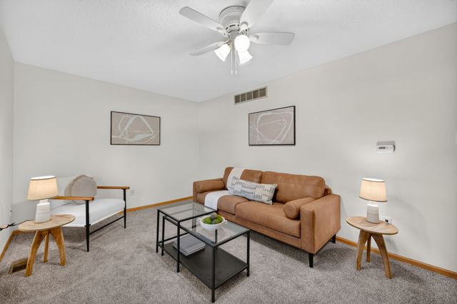 1405 E 37th Street, Des Moines, IA 50317