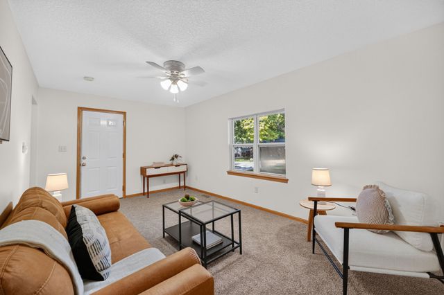 1405 E 37th Street, Des Moines, IA 50317