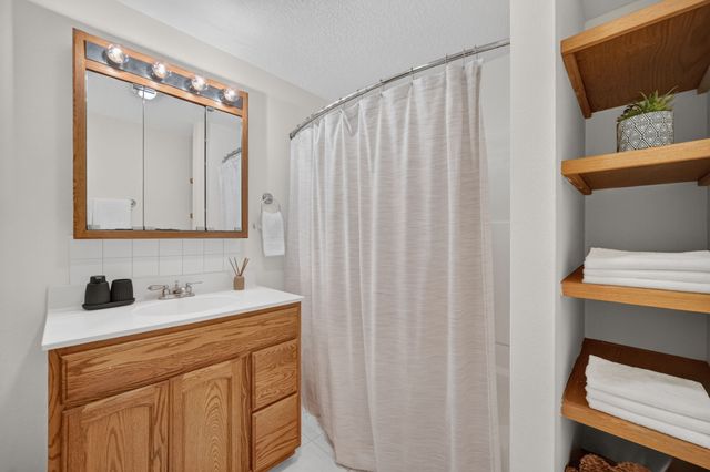 1405 E 37th Street, Des Moines, IA 50317